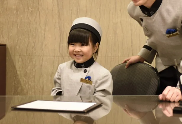 成長にびっくり!?旅先でわが子の仕事ぶりを見学　