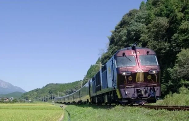 【写真を見る】1位の「ななつ星 in 九州」はやはり憧れの列車