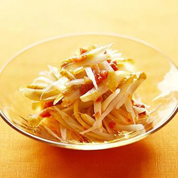 【写真を見る】梅の酸味で箸休めになる副菜に。「ごぼうの梅風味サラダ」