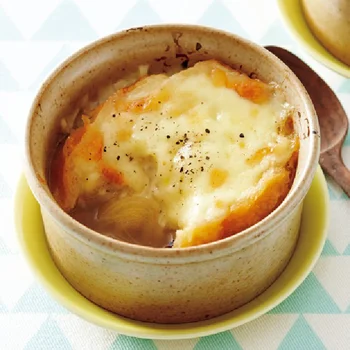 夜食にも朝食にも。オニオングラタンスープで「ホッ」