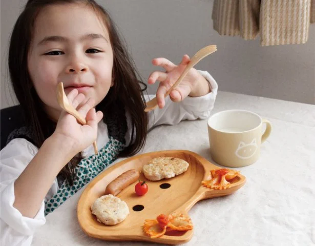 子どもの食事がどんどん進む不思議なトレイ