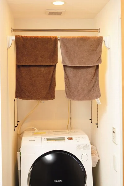 ぬれたタオルを放置すると雑菌が繁殖する。乾かしてから洗濯籠へ