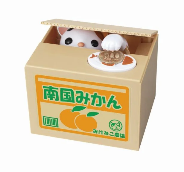 9月にリニューアル発売される「New いたずらBANK　みけねこ」2,300円(税抜)。見た目からは差が分からないだけに発売が待ち遠しい！