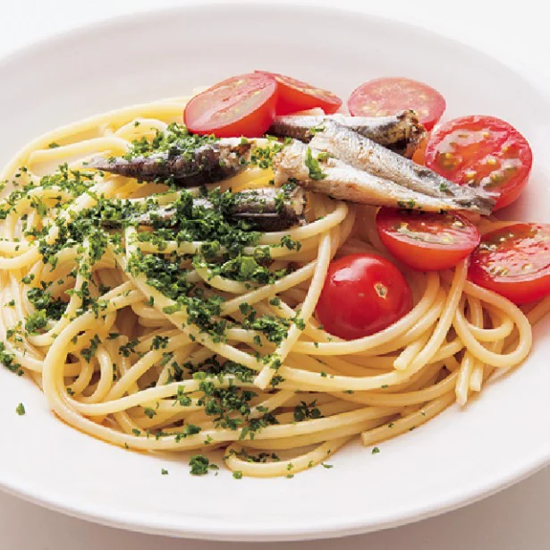 ポン酢でさっぱり！オイルサーディンとトマトのパスタ