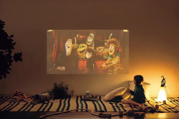 部屋が映画館に「ポータブルプロジェクター」