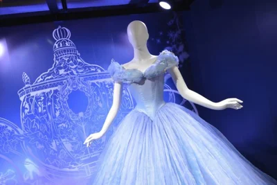 映画『シンデレラ(2015年)』の舞踏会コスチューム。「いつかこういうドレス着る‼」とイメージすればダイエットのモチベーションアップにも？