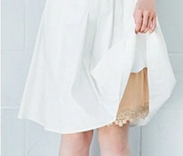 【写真を見る】白スカートの日を賢くサポート。「最強ペチコートキュロット」2300円（税抜）