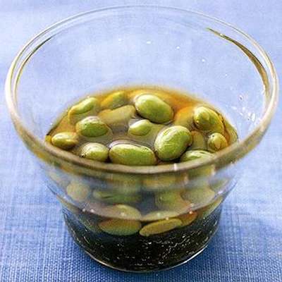 【写真を見る】プリッとした枝豆をもずくと混ぜて食べる。「ひたし豆」