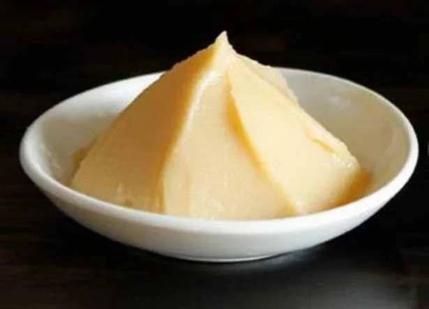 「西京白味噌」。米麹の甘みと美しい淡黄色が特徴で、「白みそ」「西京みそ」とも呼ばれる