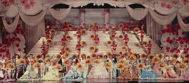 1974 年「ベルサイユのばら」(初演) ～池田理代子原作「ベルサイユのばら」より～　(C)宝塚歌劇団　