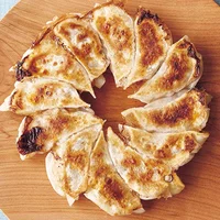 おしゃれ餃子パーティーはワインに合うアレンジで！