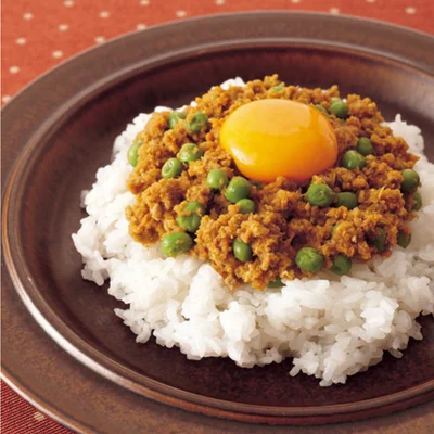 プロのレシピでも「カレー＋オイスタソース」はよく登場する。濃厚なうまみの「キーマカレー」