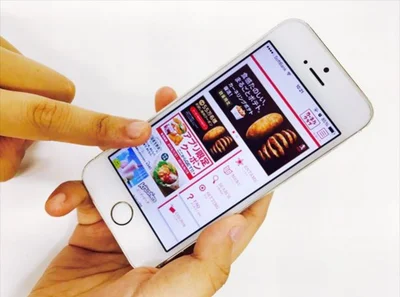 KFC公式アプリではお試し無料クーポンを配布中。先着55万名様限定で「カーネリングポテトSハーフサイズ」をもらえる。