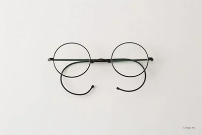 日本最大のメガネ産地・福井県鯖江市に残る資料をもとに、産地の知恵と技の集結でできたという、世界に30本だけの「のび太くんのメガネ」。メガネ好きも垂涎の品。