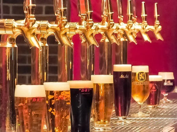 【写真を見る】本場のドイツビールをはじめ、最大17種類の生ビールが飲み放題