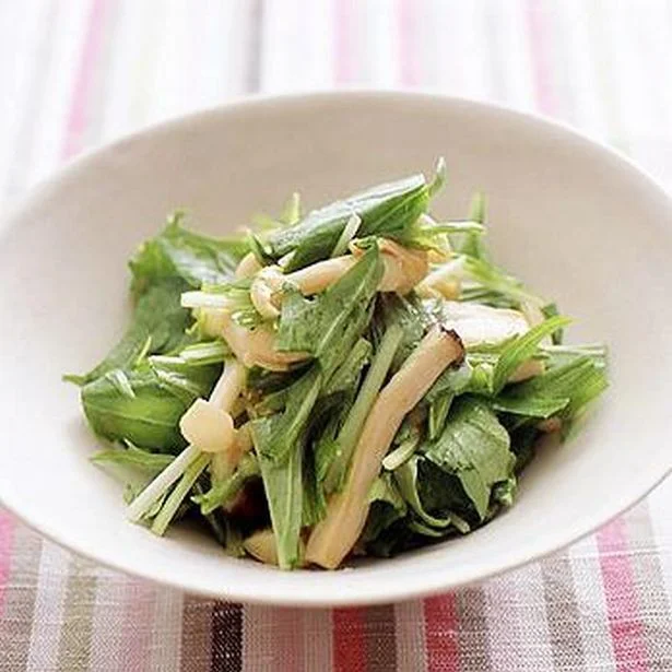 アツアツのきのこで水菜をあえて。「水菜ときのこのさっとあえ」