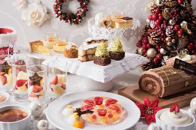 デザートブッフェでは11月1日から「ブッシュ・ド・ノエル」「ブラウニーのクリスマスツリー」などクリスマススイーツのビュッフェがスタート！
