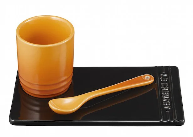 「アペタイザーセット」マロニエオレンジ　3500円(税抜)　料理のジャンルを問わず使えるモダンなデザイン