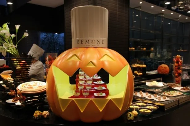 ハロウィンにはブラックでダークなブッフェはいかが？