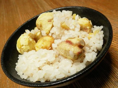 （写真E）「いつもの栗ご飯よりも、栗がほくほくしていておいしいね」と大好評！ 食欲の秋にぴったりの一品に♪