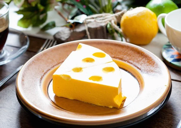 「チーズ×チーズ×チーズ　ケーキ」690円（税抜） 
