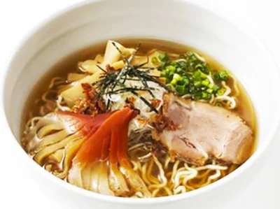 【写真を見る】『天然だし麺処 あさま』のホッキ醤油ラーメン