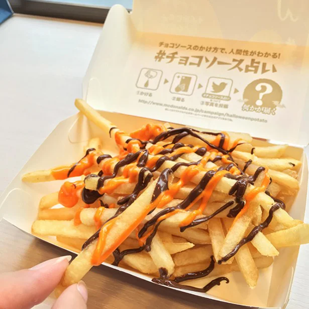 2種類のソースが色鮮やか! パンプキンとチョコの甘さが絶妙