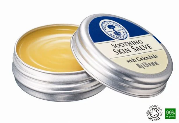 「ショルダーリリーフ  サルブ」は、ローズマリー・ジンジャー・ラベンダーのスパイシーで温かみのある香り