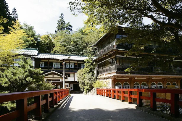 1位　四万温泉　積善館本館　本館玄関