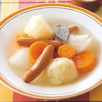 冷蔵庫に残った野菜を煮込むだけ！「ソーセージと根菜の南仏風ポトフ」
