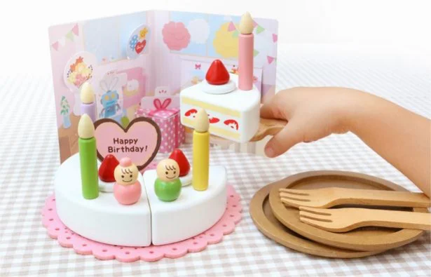「木製ケーキ」をサクっとカット、キッチンおもちゃで安全に食育