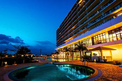 3位　沖縄県南部（糸満・豊見城・南城）エリア　ホテル外観とガーデンプール 