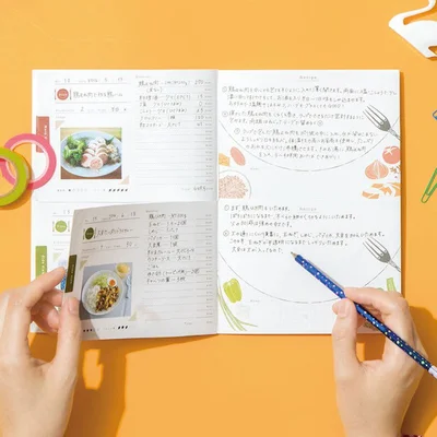 「 My Recipe Memo」は上下で切り込みが入った2段式レシピメモなので、 上段に主菜、下段に副菜と書き分ければ献立の組み立てや、2つのレシピを一度に見ながらの調理も可能