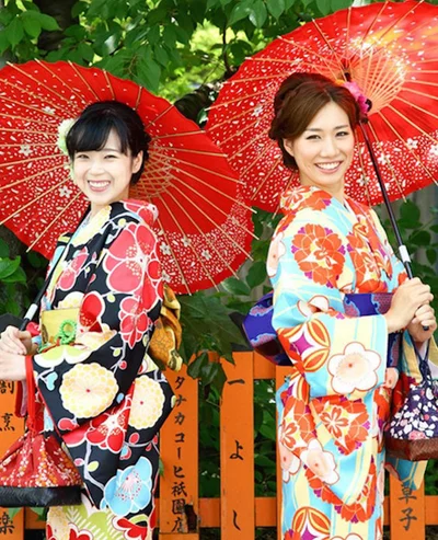 華やかな着物で、京都の町を歩いてみては？