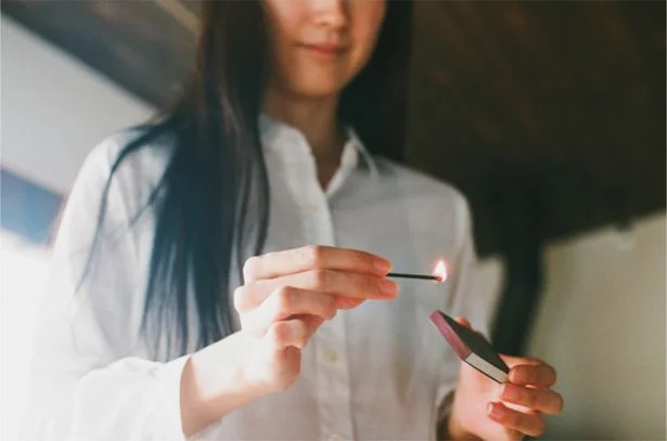 マッチのように「火をつけるだけでOK」なお香が簡単で超スタイリッシュ