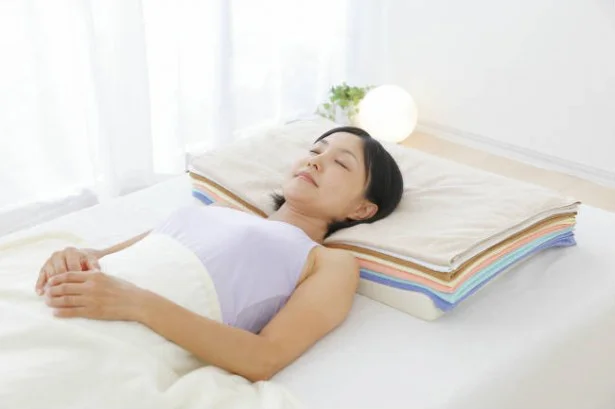 大判タオルを7枚重ねた枕。まくらを追求している会社だからこそ作れた快眠グッズ!