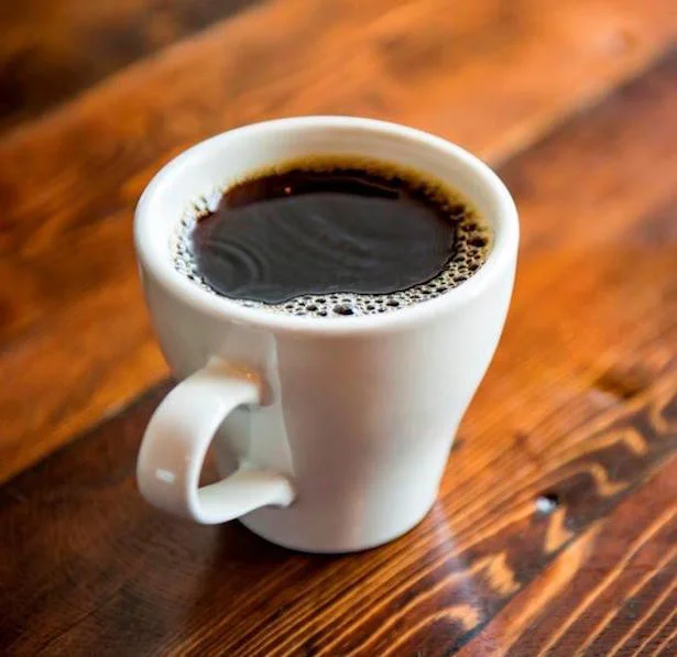 パイにぴったりのコーヒーをバリスタが作る。豆はフルオーガニック。「ドリップコーヒー」S:320円/M:420円/L:560円(すべて税抜）