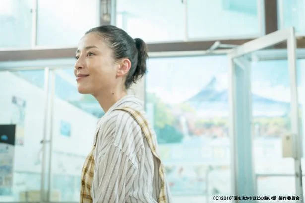 【写真を見る】家族で見たい、笑えて泣ける感動映画と既に評判