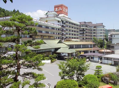 第2位の山形県「かみのやま温泉 日本の宿 古窯」は蔵王連峰を望む