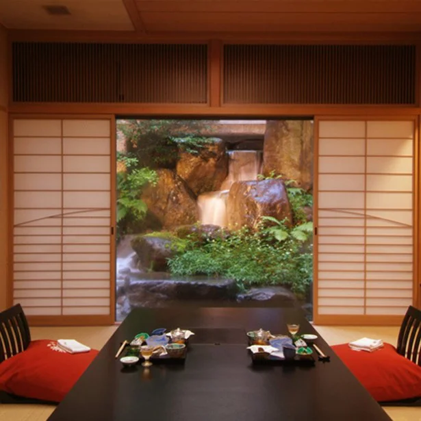 第2位の山形県「かみのやま温泉 日本の宿 古窯」のお部屋でのお食事風景