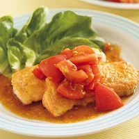 鮭の新しい食べ方が楽しめる夕飯レシピ「鮭のピカタ トマトみそだれ」