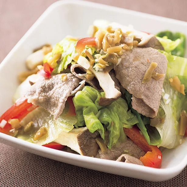 特製ドレッシングがおいしい時短夕飯レシピ「牛肉とレタスの温サラダ」