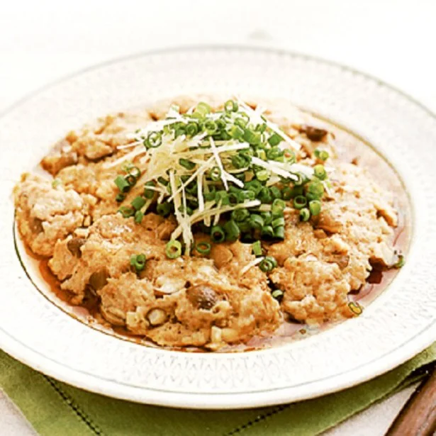 10分で完成！肉汁たっぷりジューシーな簡単レシピ「ひき肉ときのこのレンジ蒸し」