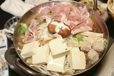 【写真を見る】豆腐は温めればOK。陽性食品を使った鍋料理で体を内側から温めて