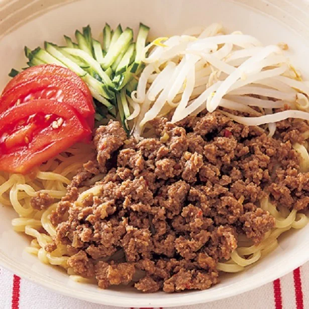 電子レンジで加熱して、ゆでた中華麺やうどんと和えればジャージャー麺に