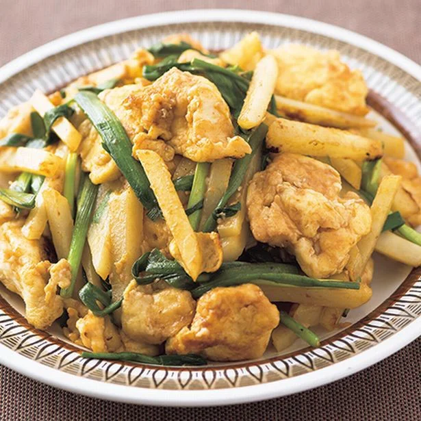 ストック食材を使った"懐かしの味"夕飯レシピ「ふわふわ卵とじゃがいものさっと炒め」