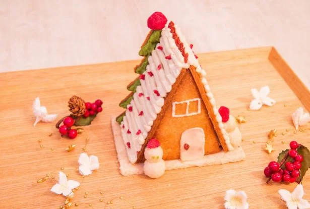 童話に出てくるような「お菓子の家」が目の前に!?　「グルテンフリークリスマスクッキーハウス」はパーティが最高に盛り上がりそう。