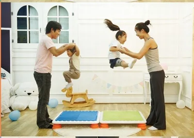 【写真を見る】親がサポートすれば、よりダイナミックなジャンプも！