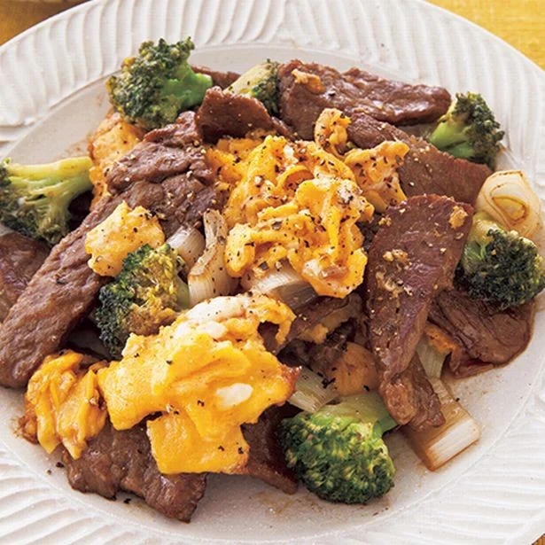 【夕飯レシピ】元旦におすすめ！食卓が華やぐ炒めもの「牛肉とブロッコリーの卵炒め」