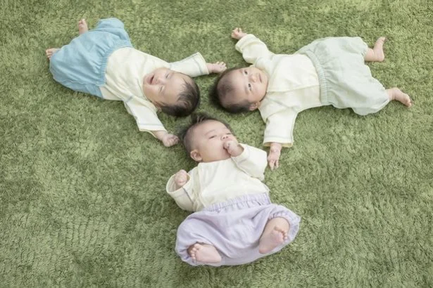驚き！「わずか30秒でお着替え」できる新生児服をがんばってるママへのプレゼントに